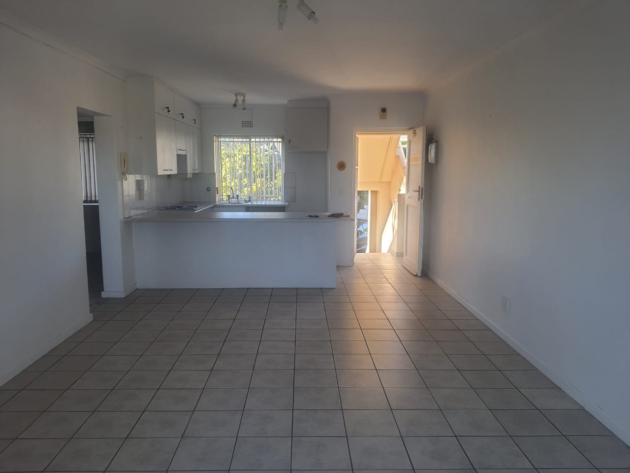 To Let 2 Bedroom Property for Rent in Gordons Bay Central Western Cape